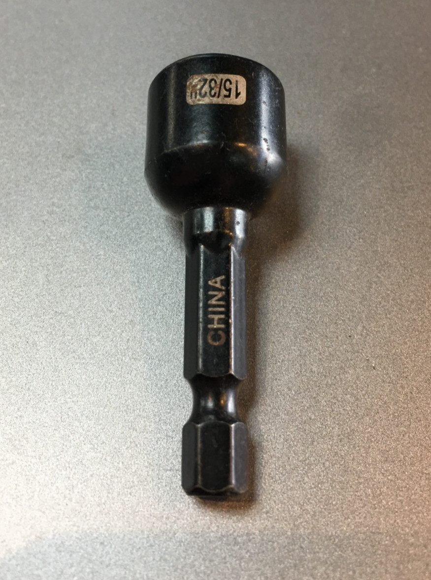 1/4″ SOCKET ADAPTER TO 15/32″, MAGNETIC, BLACK OXIDE FINISH, 6 POINT