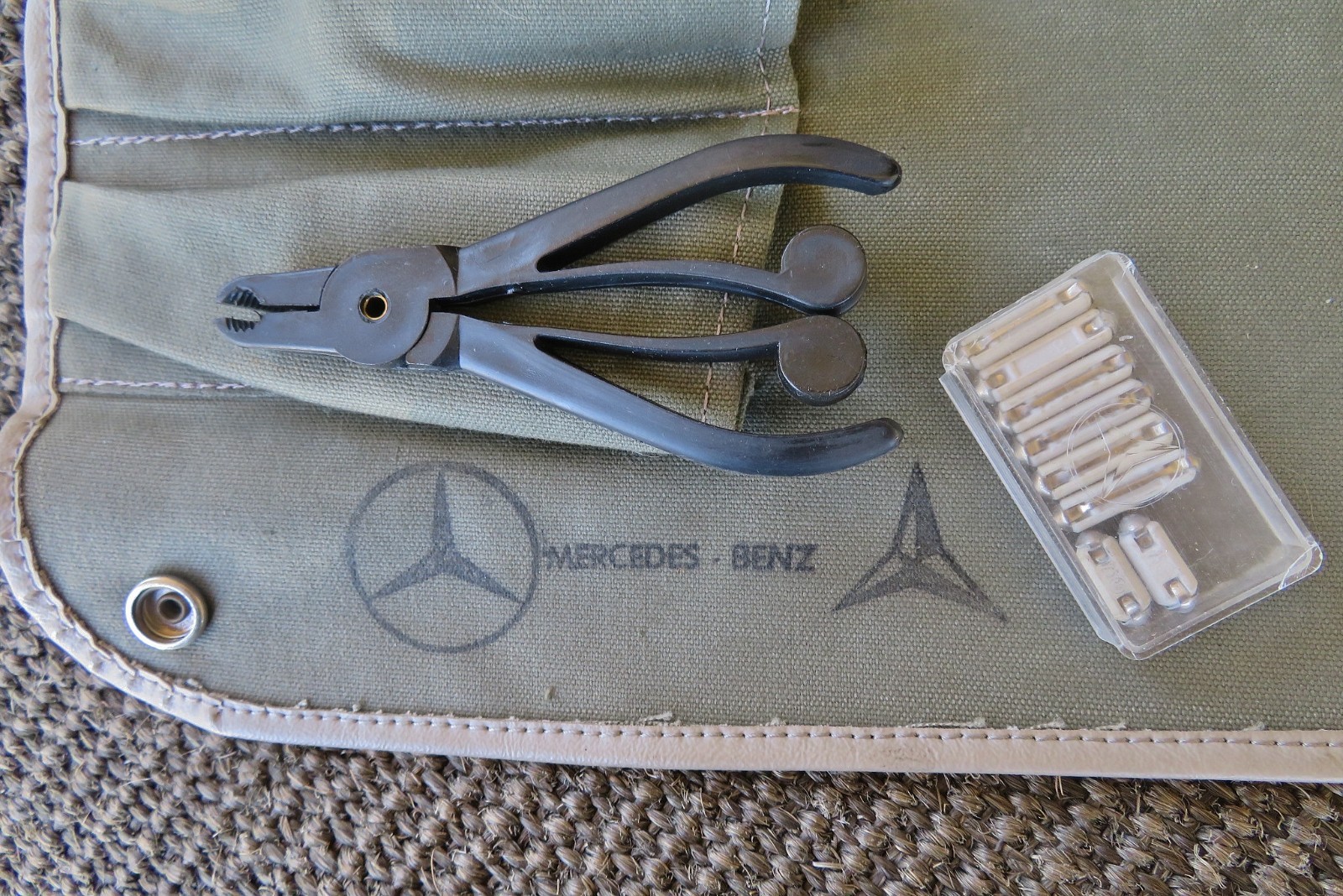 Mercedes OEM W113 230SL 250SL 280SL W111 ON BOARD TOOL KIT– ORIGINAL & COMPLETE
