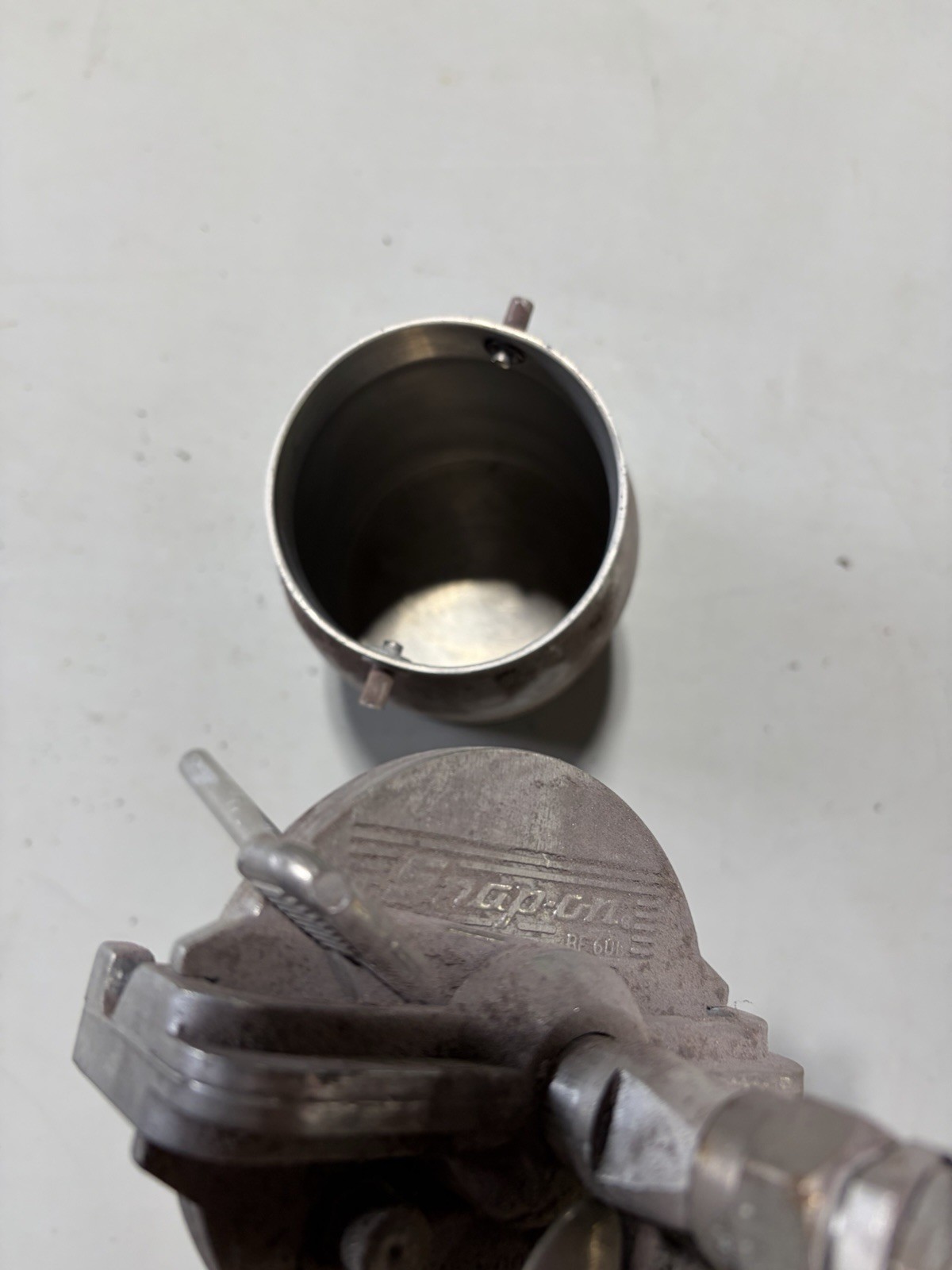 Snap On Tools USA BF600 Red HVLP Paint Spray Gun w/gauge & BF601 Cup *untested*