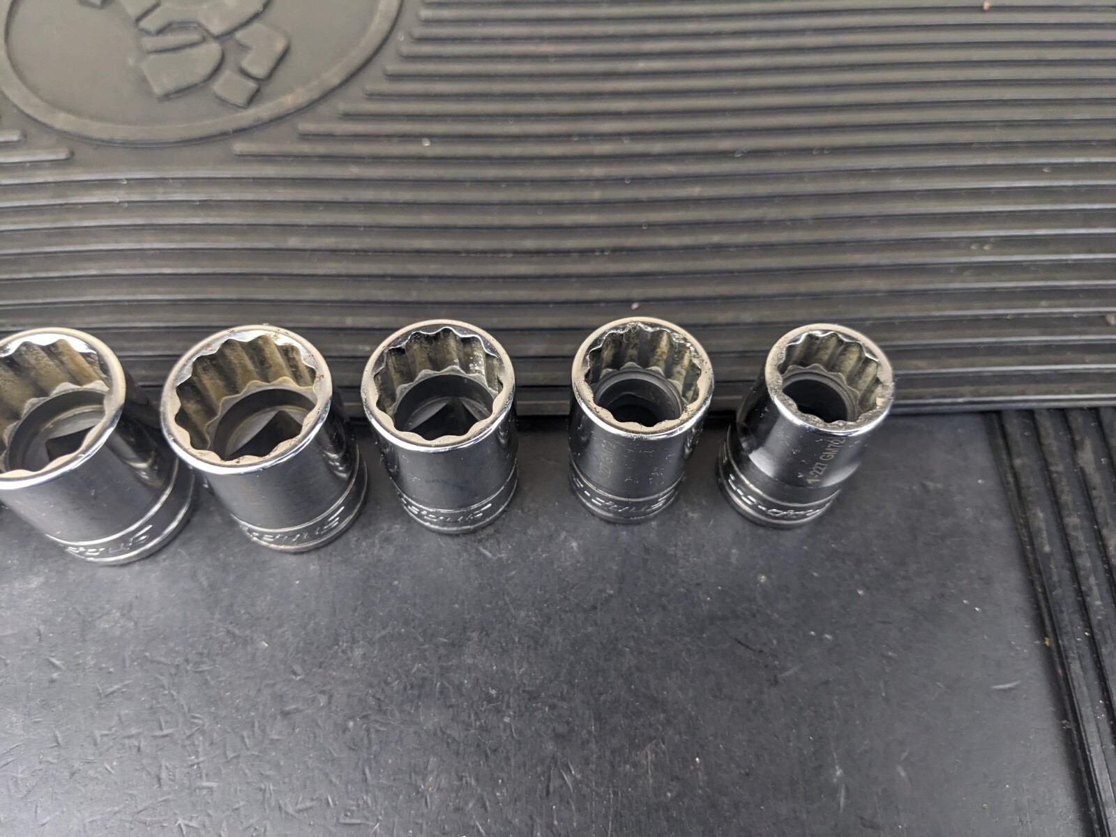 #av826 Snap-On Set 1/2″ Drive Socket Set 9/16″ to 1” SAE SW Series 12 Point