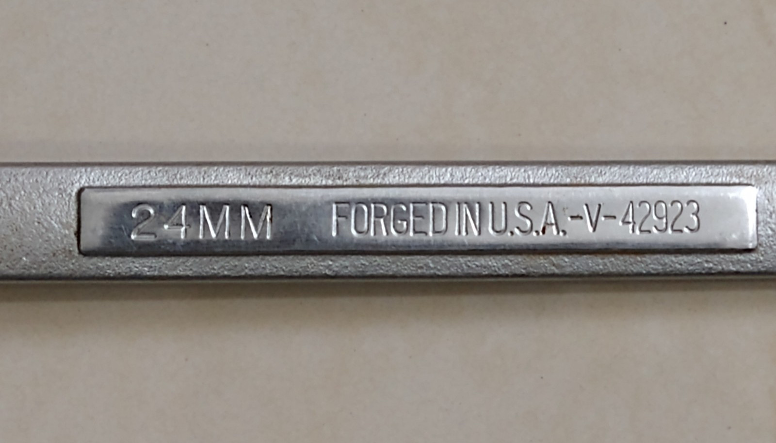 CRAFTSMAN TOOLS USA V42923, 24MM. COMBINATION WRENCH, 12.5″ LONG, 12 POINT.