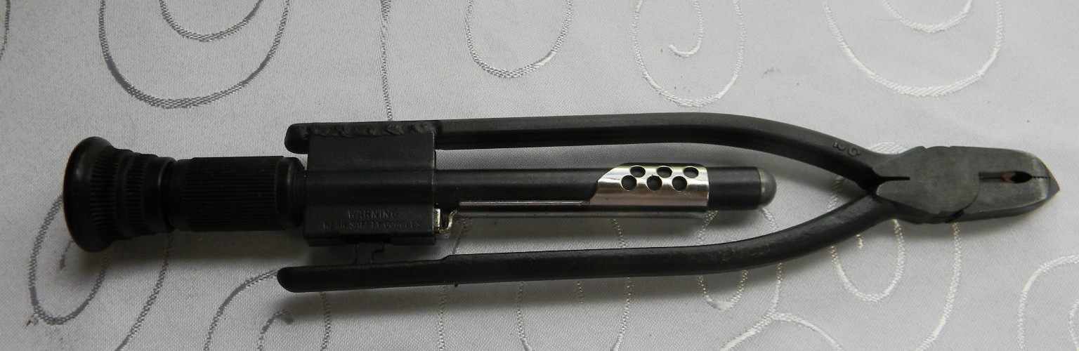 BLUE-POINT 11″ LONG WIRE TWISTER/CUTTER #WTRW9 IN BLACK CANVAS SLEEVE