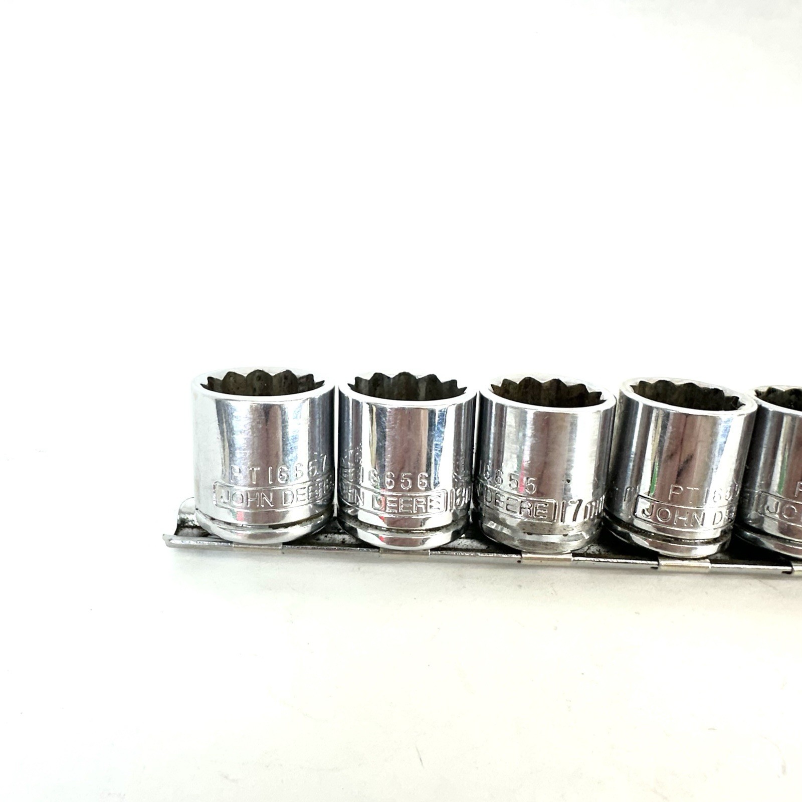 John Deere OEM 3/8-inch Drive 14 Piece Metric Socket Set 6mm-19mm
