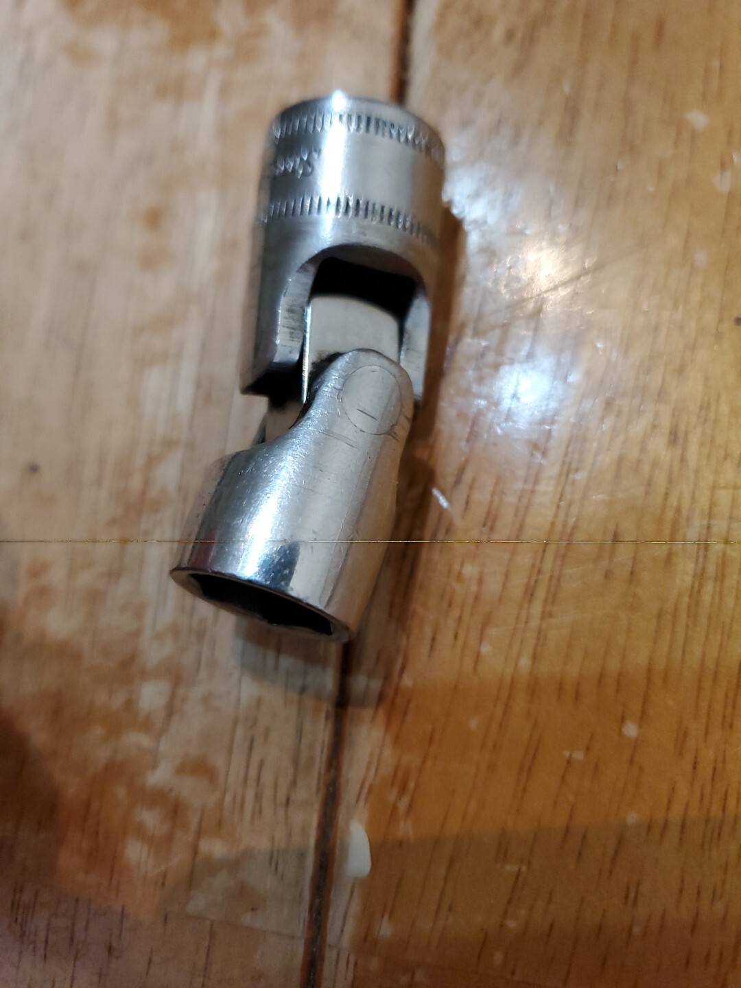 Snap On 3/8″ Drive 12MM 6PT Chrome Swivel Socket FSUM12