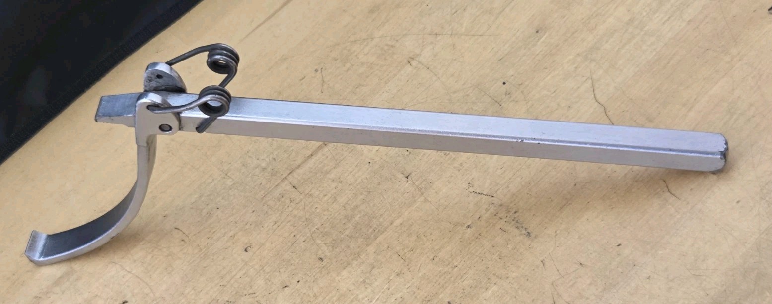 Snap On A144 – 11-3/4″ Long Flywheel Turning Tool