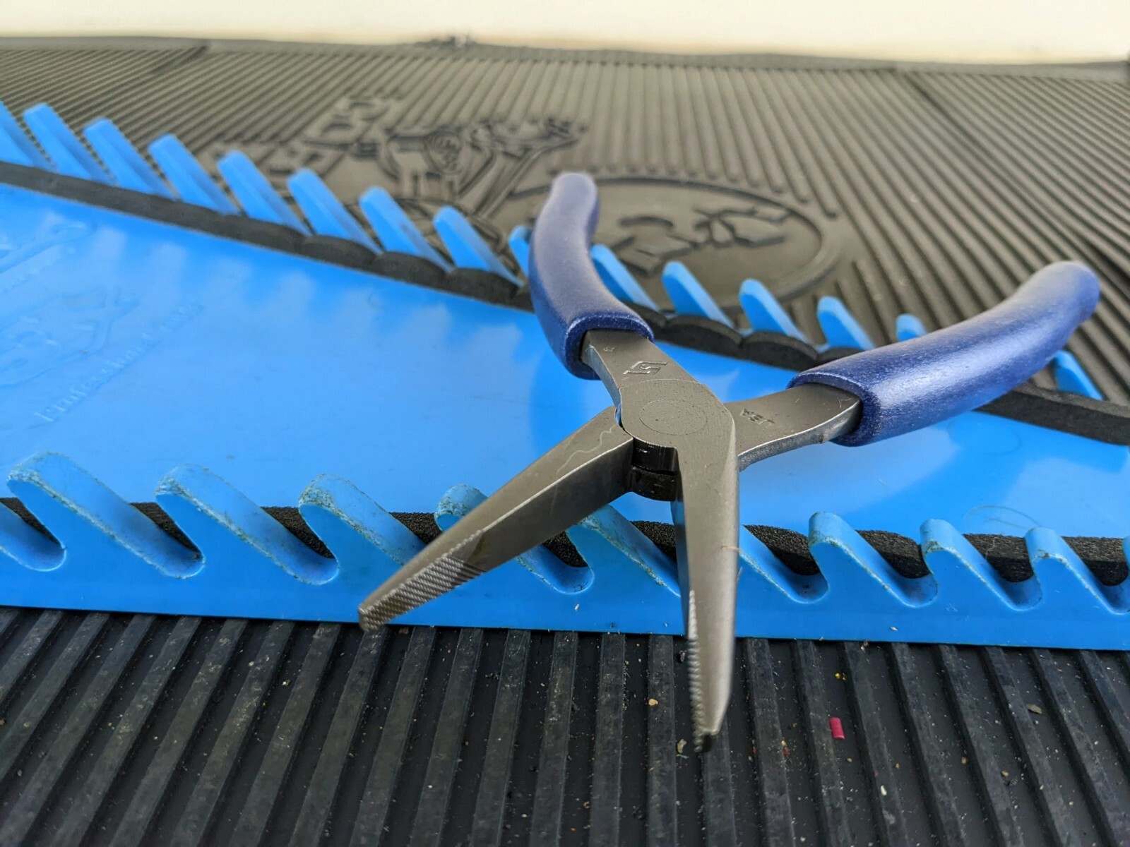 #aq300 Snap-on Tools USA POWER BLUE 6″ Soft Grip Needle Nose Pliers 95ACFMB