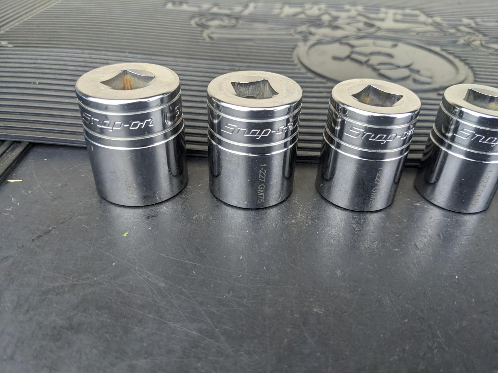 #av825 Snap-On Set 1/2″ Drive Socket Set 9/16″ to 1” SAE SW Series 12 Point