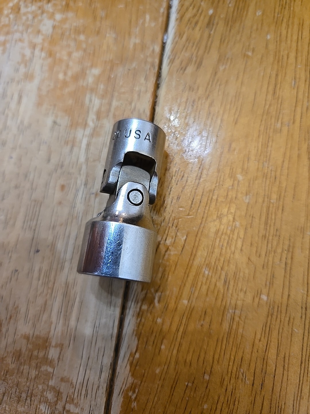 Snap On 3/8″ Drive 5/8″ 12PT Chrome Swivel Socket FVU20