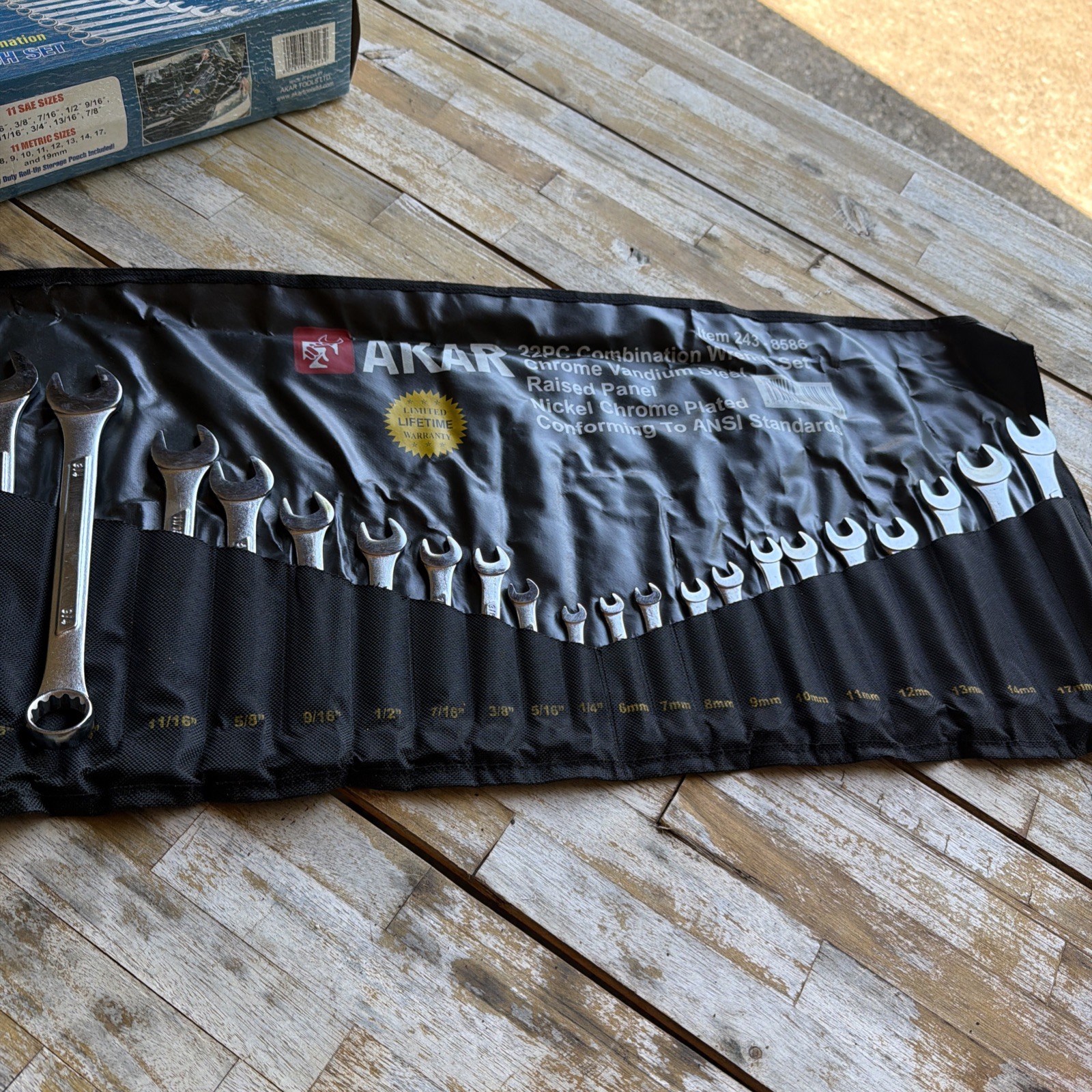 22-Piece Standard/Metric Combination Wrench Set. NOS