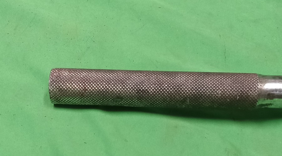 Heavy Duty 1″ Drive Ratchet 25.5″ Long Handle w/ 2-1/2″ Taiwan Socket