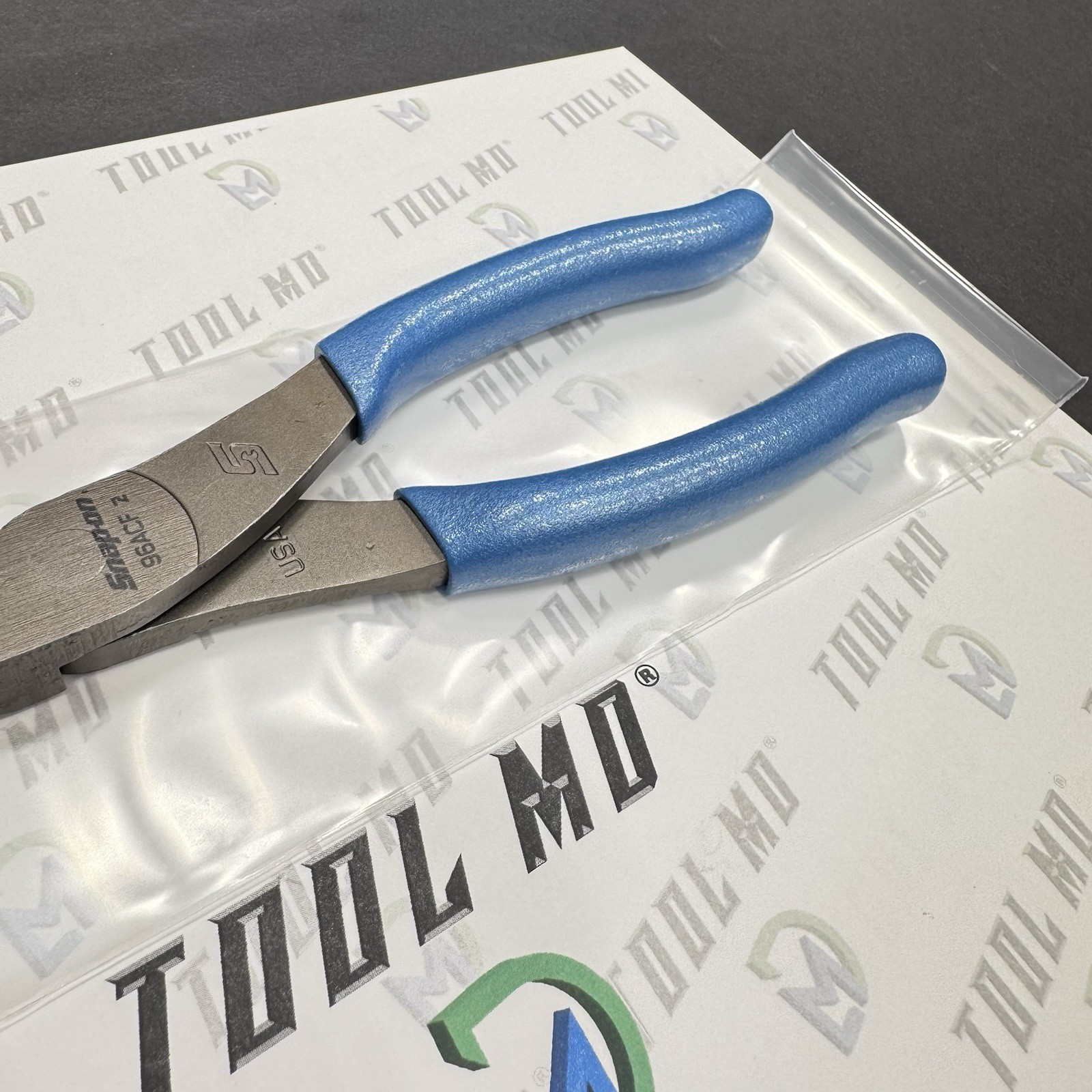 Snap-on Tools USA NEW PEARL BLUE 8″ Talon Soft Grip Needle Nose Pliers 96ACFPB