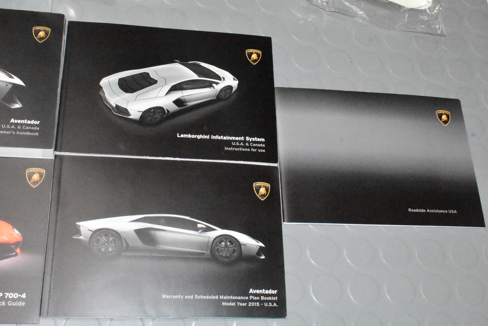 2015 Lamborghini AVENTADOR Owners Manual KIT TIRE TOOL AIR COMPRESSOR PUMP – SET