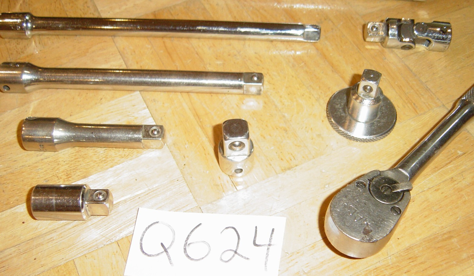 MAC TOOLS 9 PIECE 3/8 DRIVE RATCHET 5 EXTENSIONS, UNIVERSAL AND 2 OTHERS