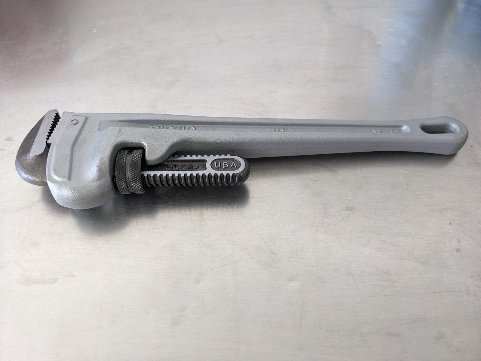 RIDGID 18″ Grey Aluminum Straight Jaw Pipe Wrench (Made in USA)
