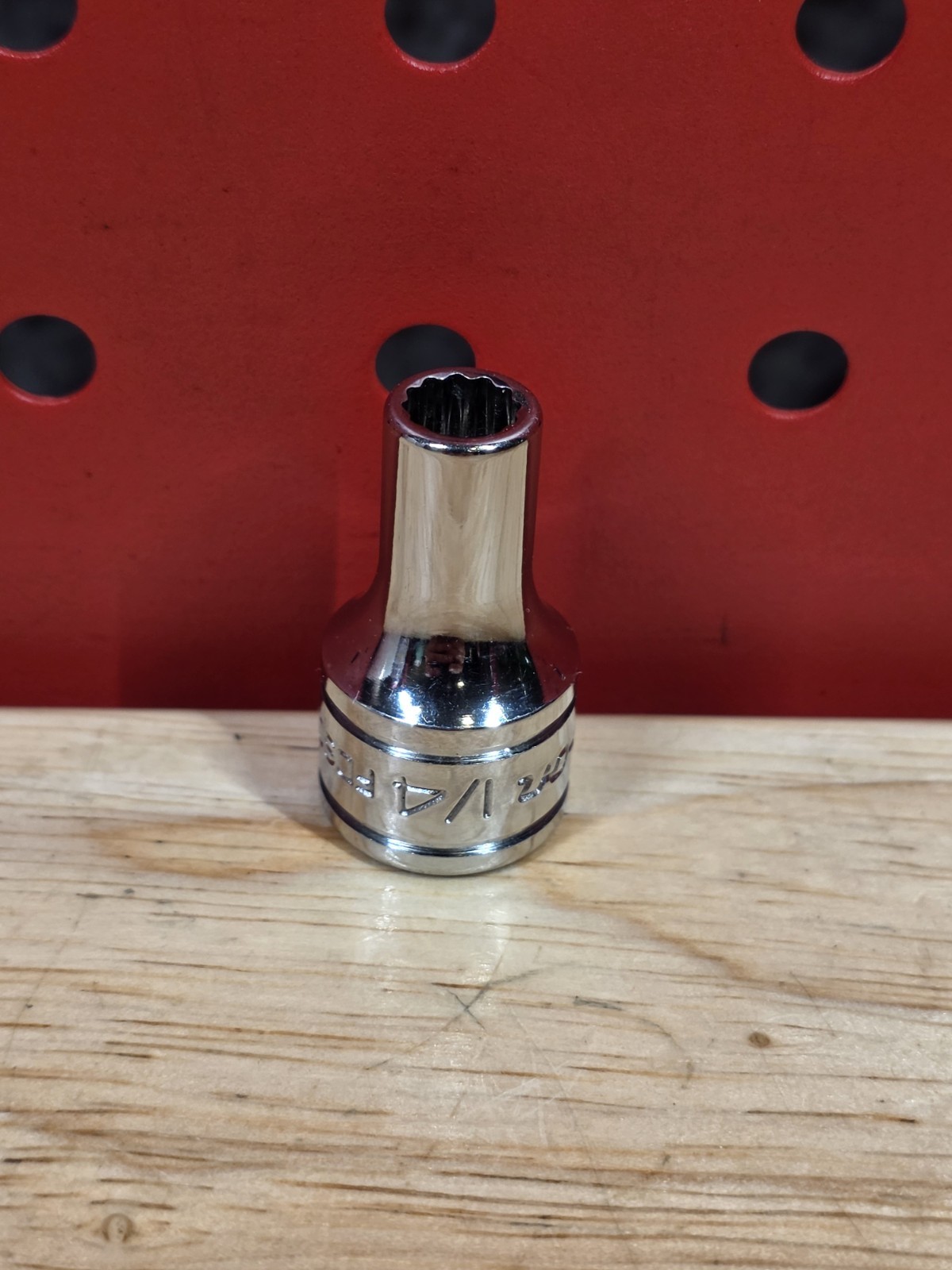 Snap-on Tools FDS081 1/4″ SAE 3/8″ Drive 12-Point Semi-Deep Chrome Socket NICE