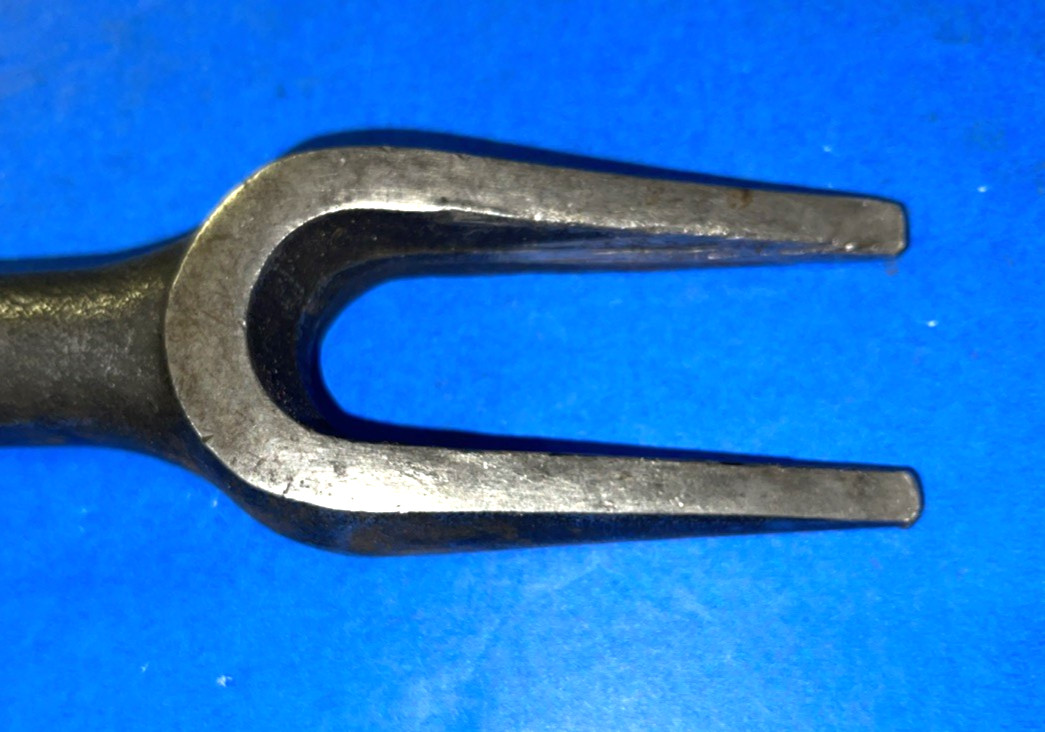 SNAP-ON TOOLS BALL JOINT/TIE ROD SEPARATOR TOOL A201 INCLUDES SHPPING IN THE US