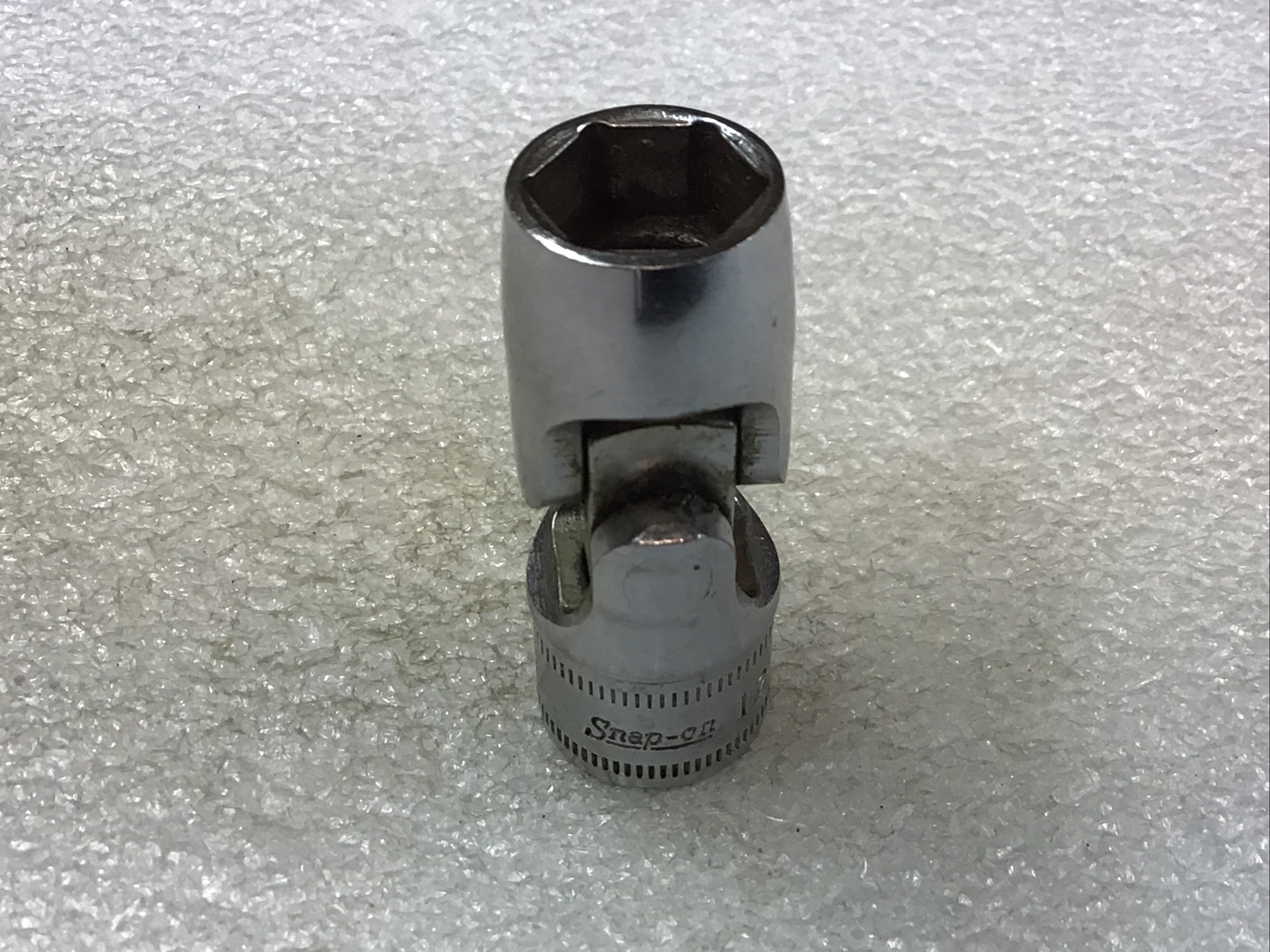 Snap On#FSUM12- 12 mm,Metric, Chrome, 3/8″Dr., 6Pt., Swivel,Universal Socket-USA
