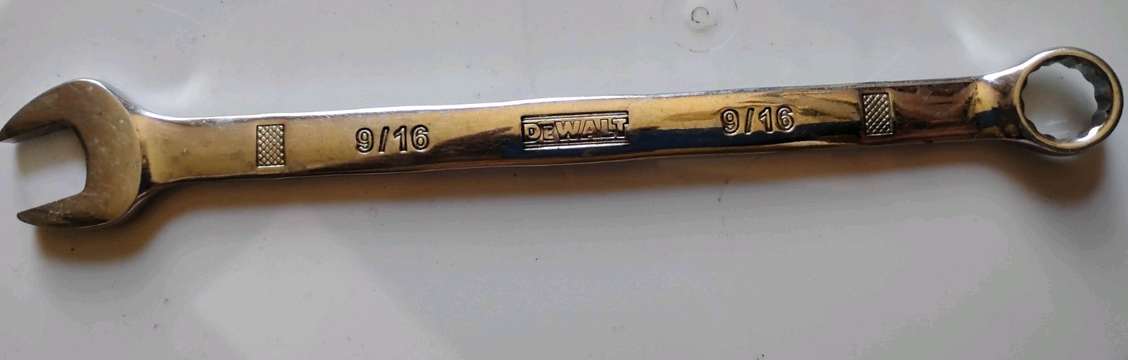 9/16 DeWalt combo wrench Dwmt72196