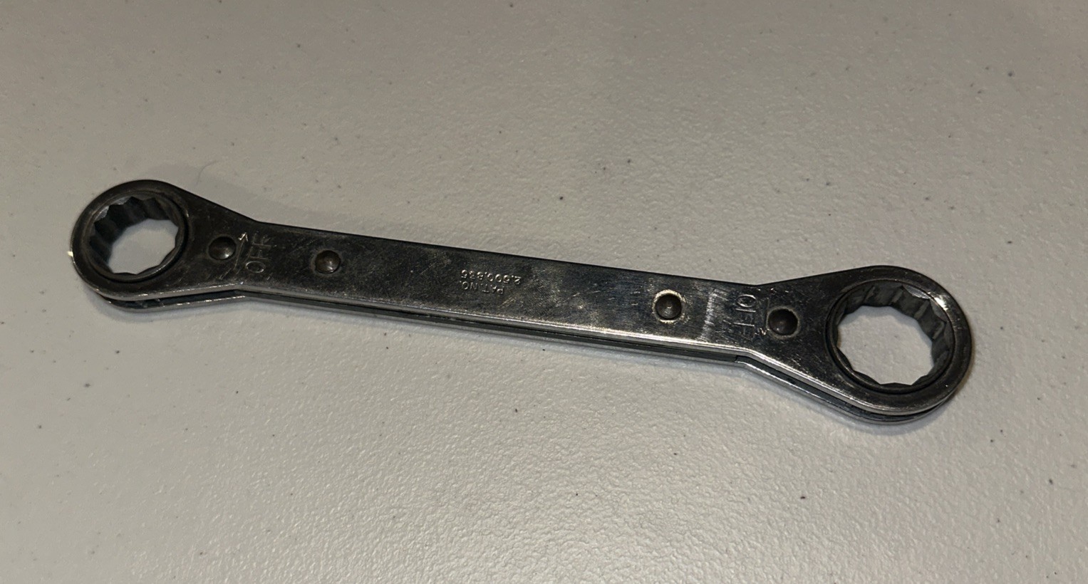Mac Tools 13/16″ 12PT-15/16″ Spline End Chrome Ratcheting Wrench RBW-35-ES126