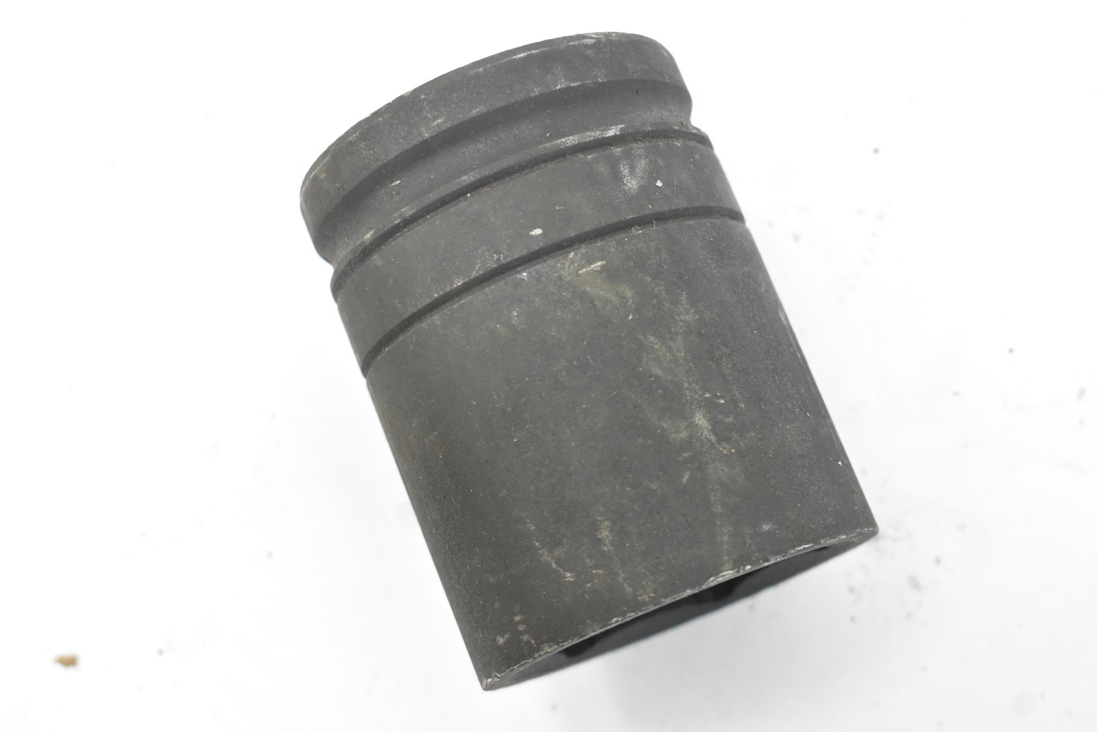 URREA 10032L 2 In 6-Point Impact Socket SAE Made In Mexico Black Tool Used