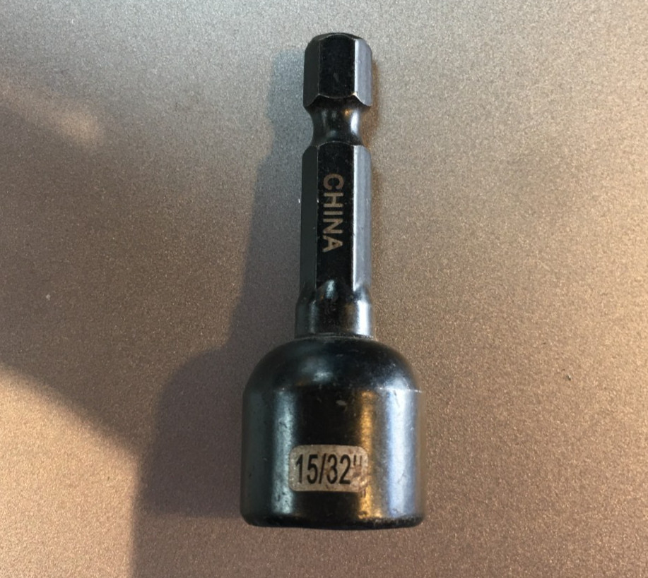 1/4″ SOCKET ADAPTER TO 15/32″, MAGNETIC, BLACK OXIDE FINISH, 6 POINT