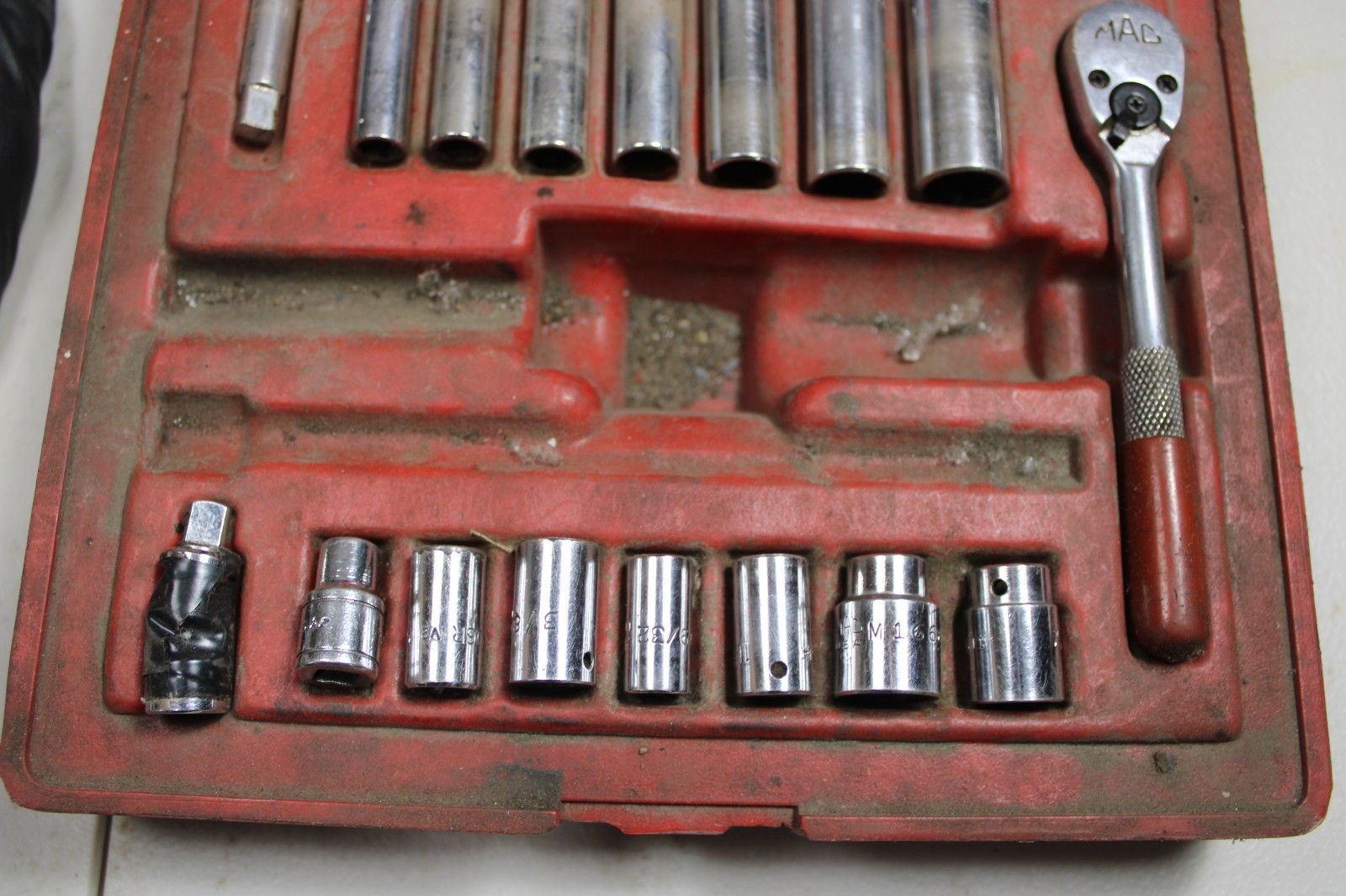 Mac Tools USA 17-Piece 1/4″ Drive SAE Socket Set with Case Missing 2 Pieces