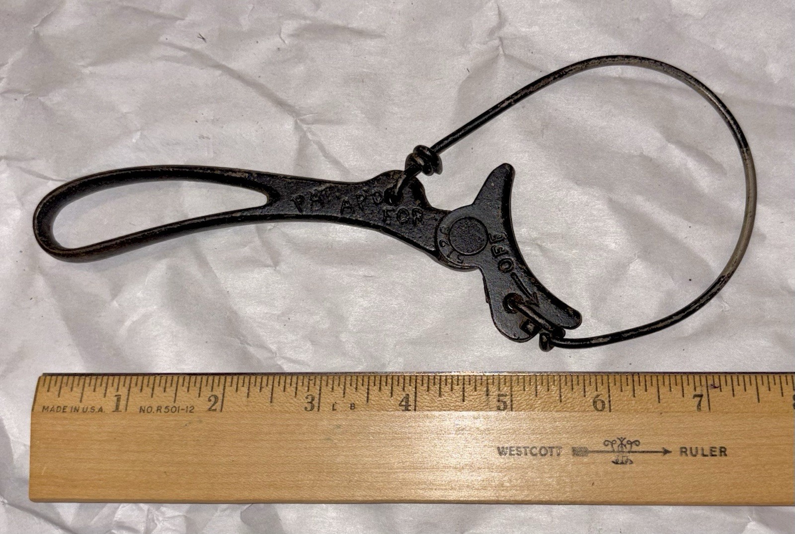 VINTAGE BEST S. CO. CAST IRON SMALL FILTER/STRAP WRENCH