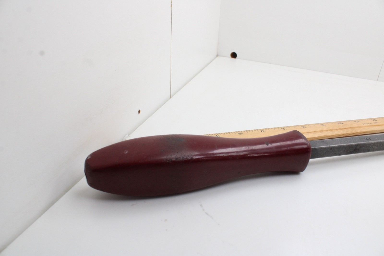 Unbranded 5/8″ Blade 18″ Long Shaft Flat Hard Maroon Handle Screwdriver