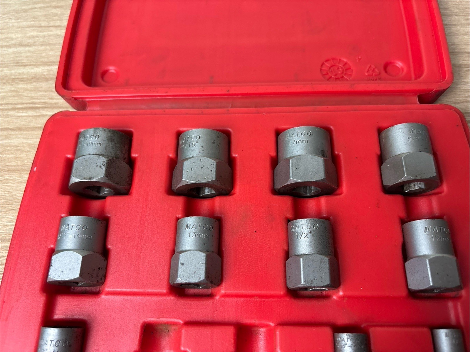 Matco MBX13 3/8″ Drive Bolt Extractor Set 1/4″-3/4″ 8mm-19mm 2 Pieces Missing
