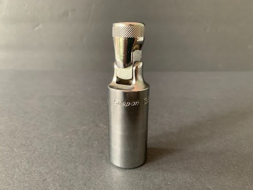 Snap-on 3/8″ Drive 13/16″ Magnetic Swivel Spark Plug Socket S9704KFUAMAG READ