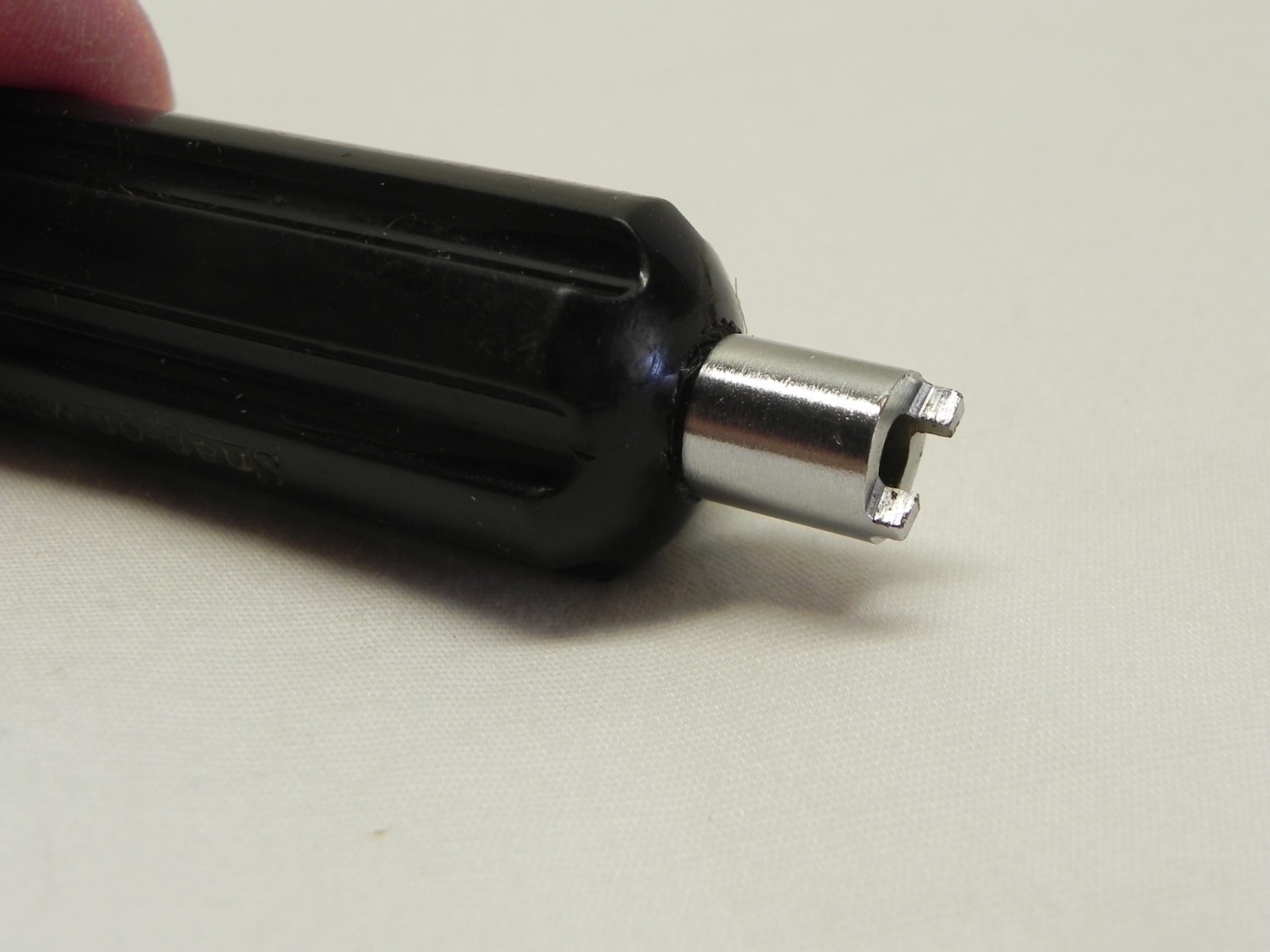 Snap-on 2 Piece MD17 & TR108 Carb Adjustment Tool & Tire Valve Core Tool