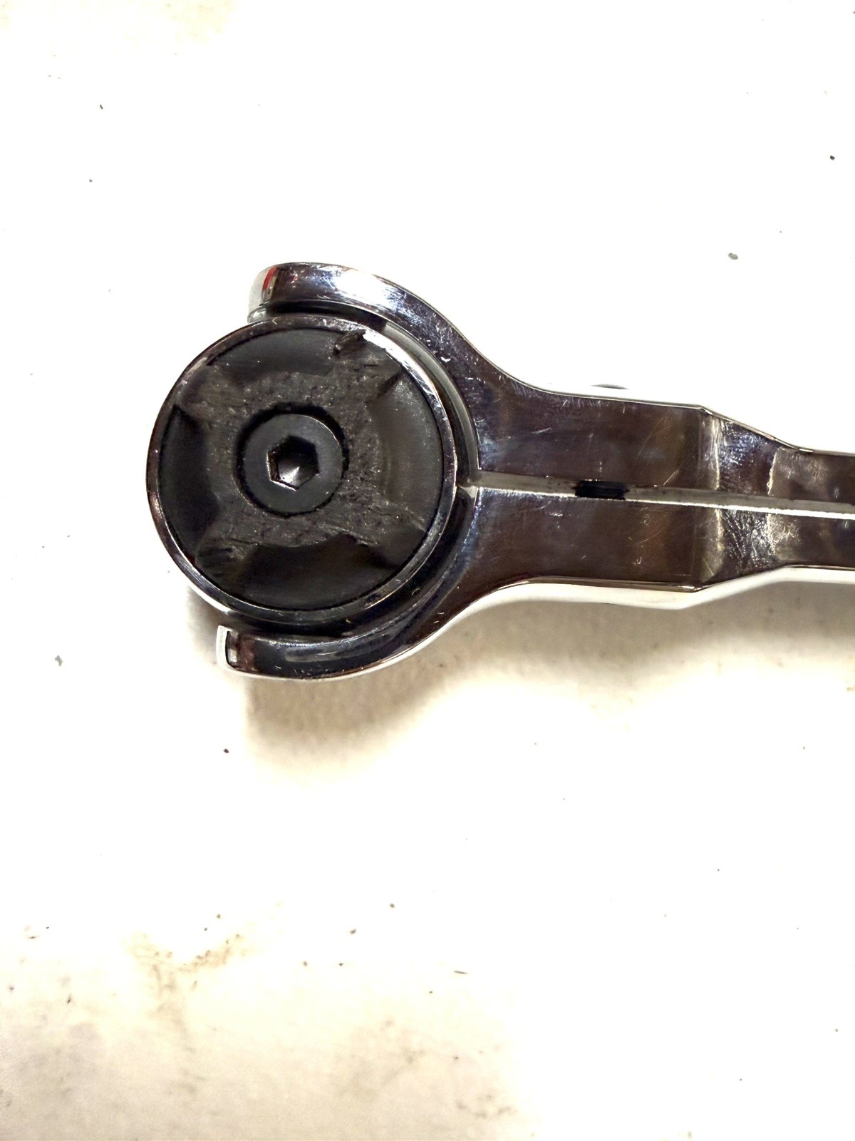 CRAFTSMAN CMMT99422 3/8″ Drive 72-Tooth 180 Degrees Rotating Ratchet Swivel Head