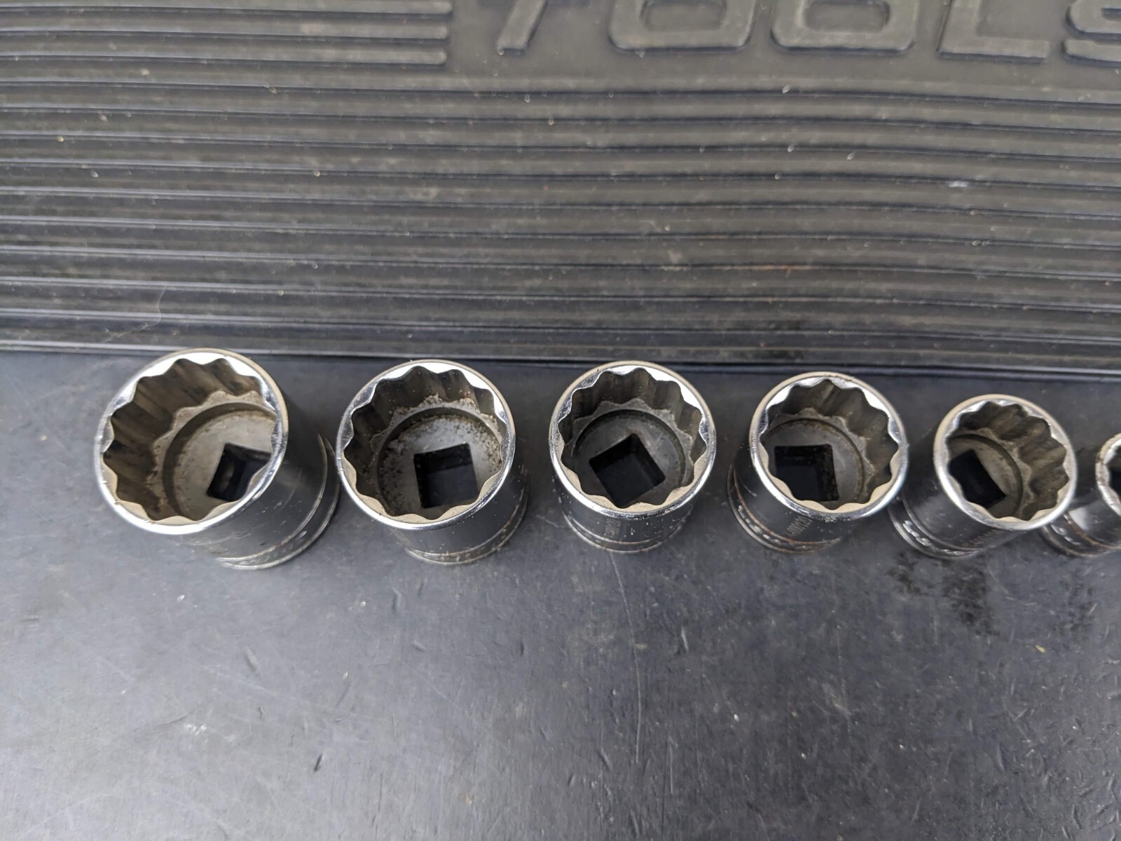 #bi522 Snap On Tools 211FY 3/8″ Drive 12 Point Shallow SAE Socket Set USA