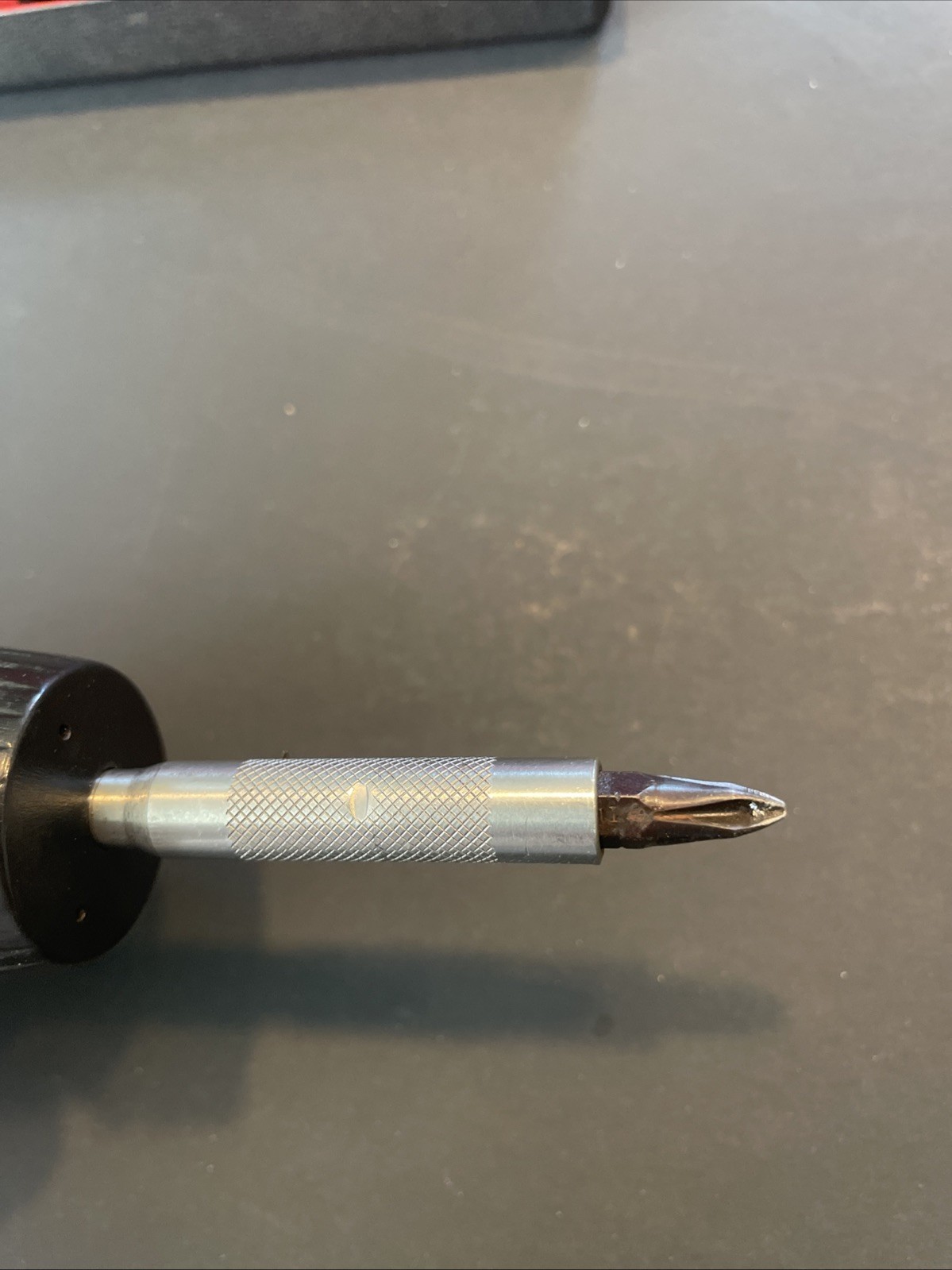 Snap-On SSDMR1 Ratcheting Magnetic Stubby Black Screwdriver With 13 Bits