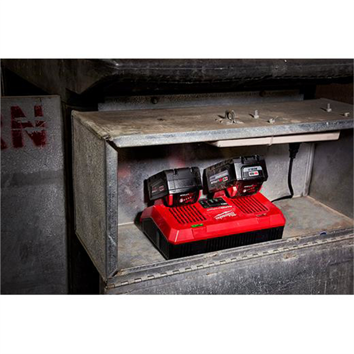 Milwaukee Tool M18 Dual Bay Simultaneous Rapid Charger