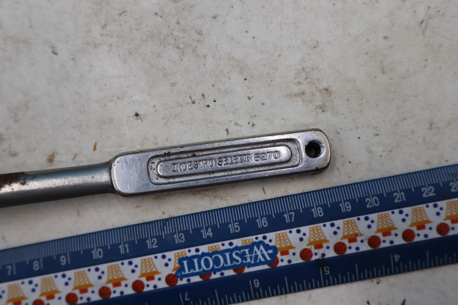 Vintage Indestro Select 3/8″ Drive Ratchet 6270. Corrion but works, can be clean
