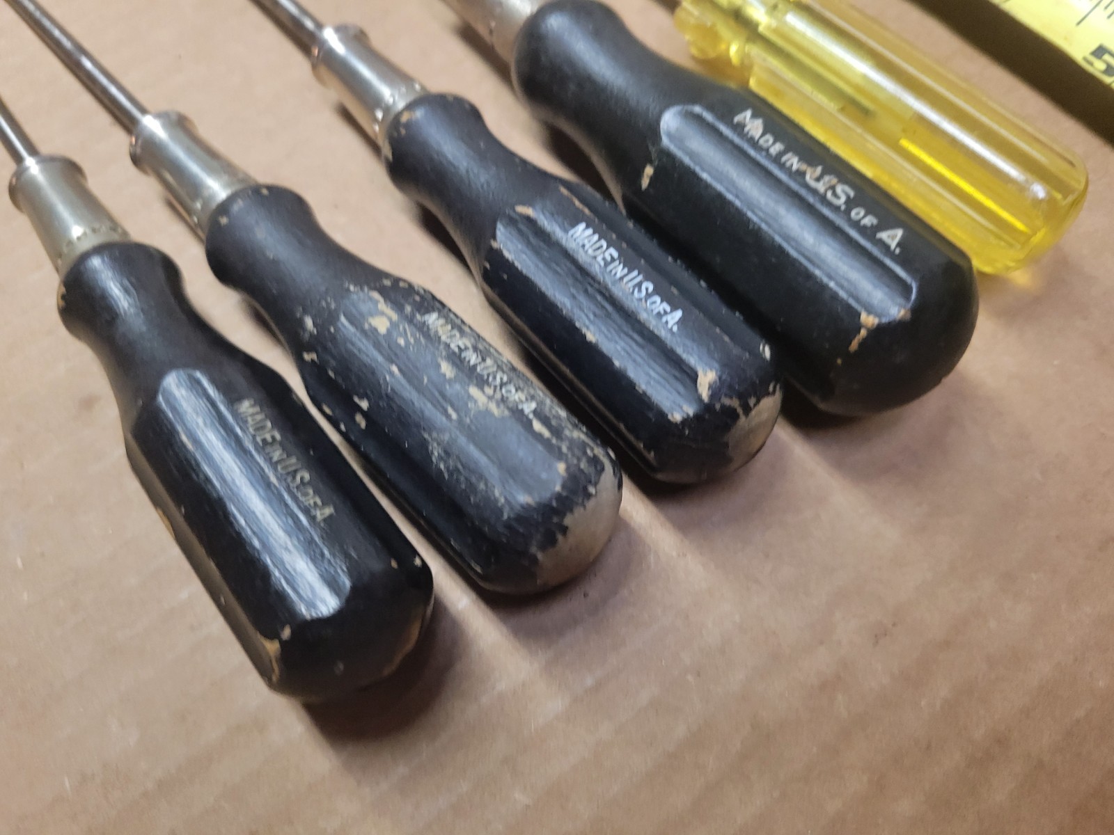 Vintage Irwin 5-Piece 3000 and 400 Series Screwdriver Lot
