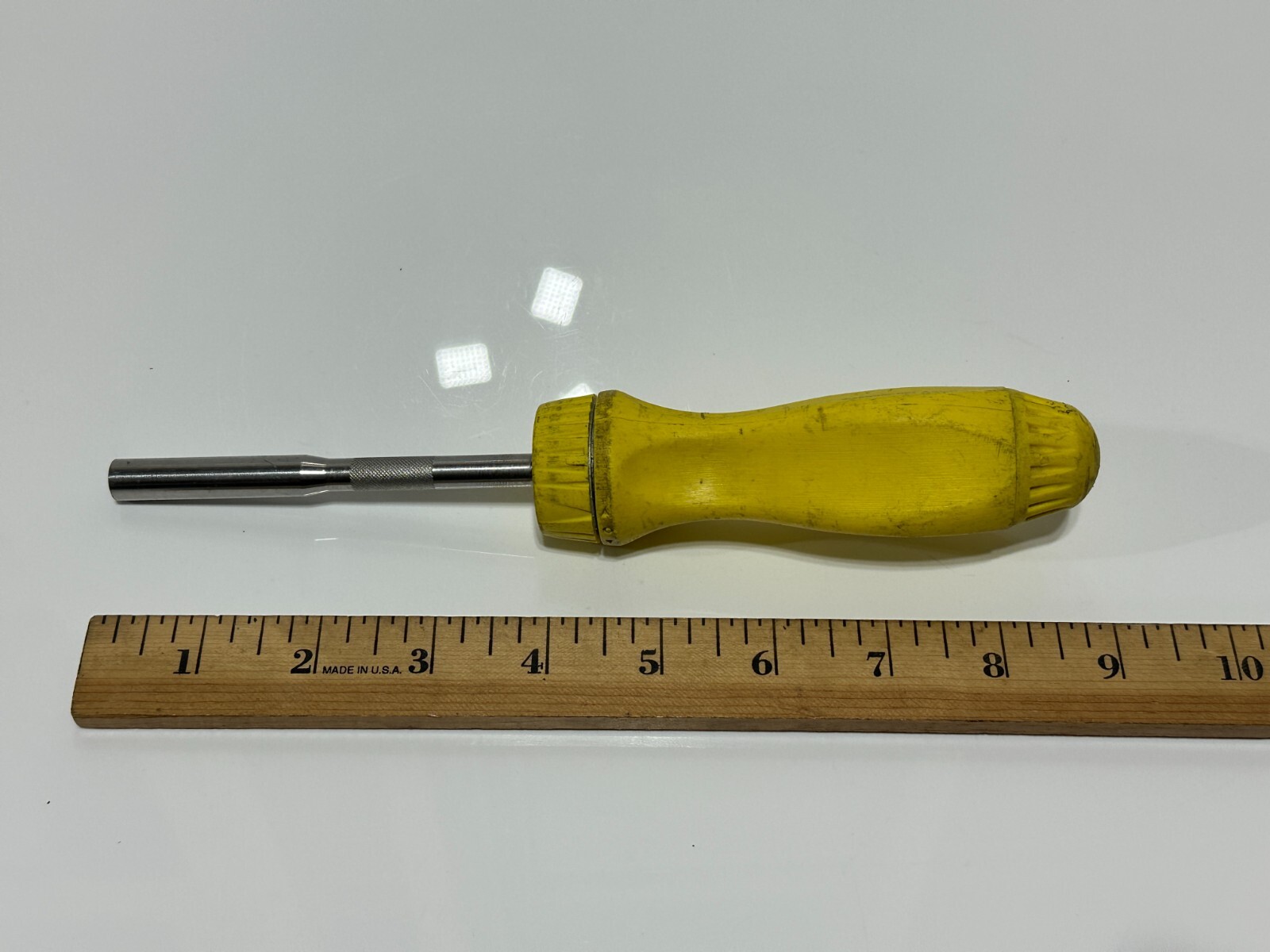 Snap On USA Ratcheting Screwdriver Classic Yellow Hard Plastic Handle SSDMR4