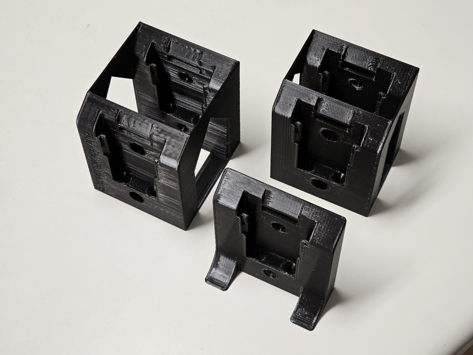 Dewalt 20V Battery Wall Mount Hanger – Flexible Orientation