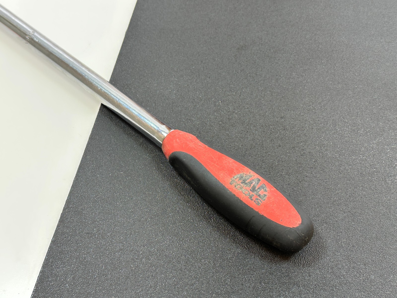MAC Tools V18SFA Bi-Material 1/2″ Drive Breaker Bar w/ Comfort Triangular Grip