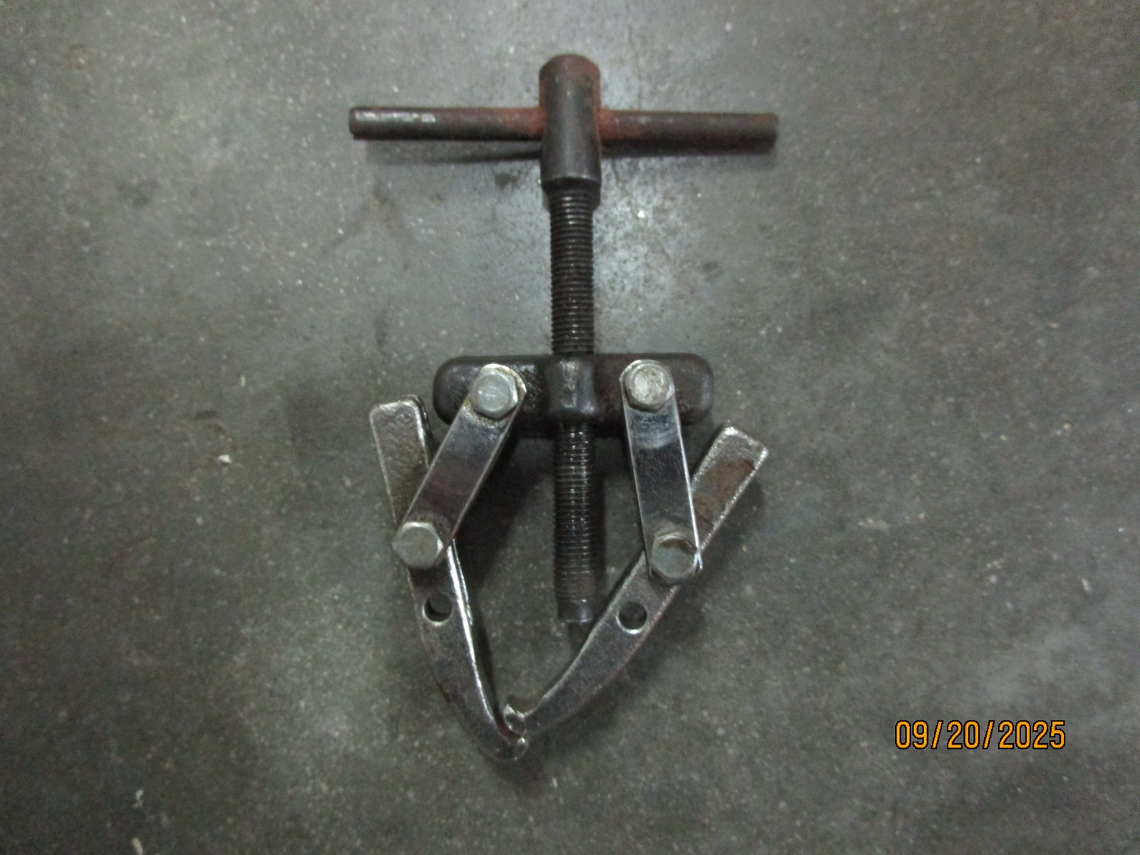 OTC 1020 1 Ton 2 Jaw Bearing Puller