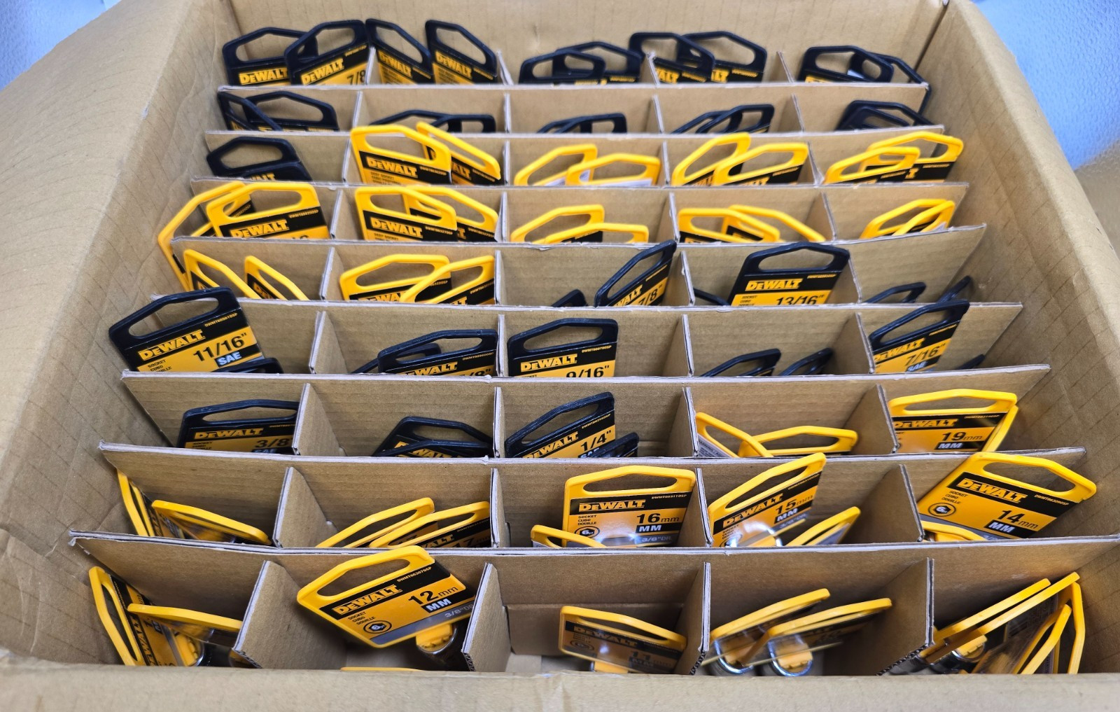 (92 pcs LOT) DeWalt Sockets, Deep 6pt, SAE, MM, 3/8″ DR, size variety *SEE PICS*
