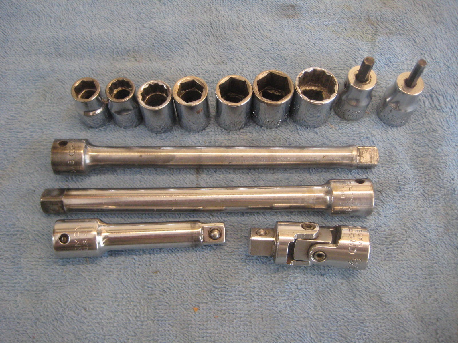 Craftsman 13-Piece Mixed Socket Lot, 3/8″ Drive (6 & 12 Point, Extensions