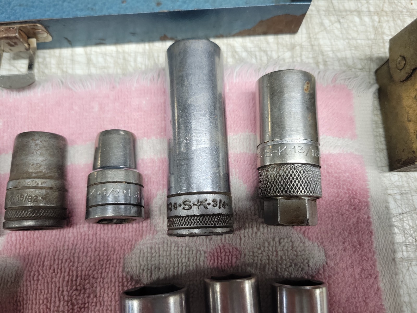 S-K Tools Over 80 S&K 1/4″ 3/8″ 1/2″ Drive Sockets Shallow/Deep, 6/8/12 Point