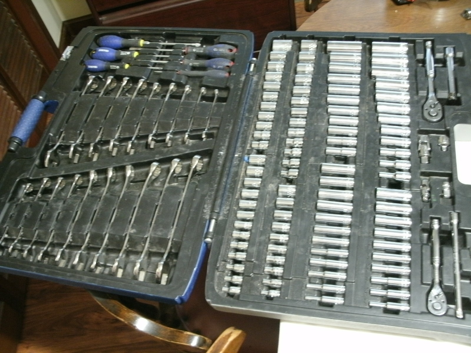 Expert 126pc 1/4″ & 3/8″ Drive Socket Wrench Tool Screwdriver Set E034835