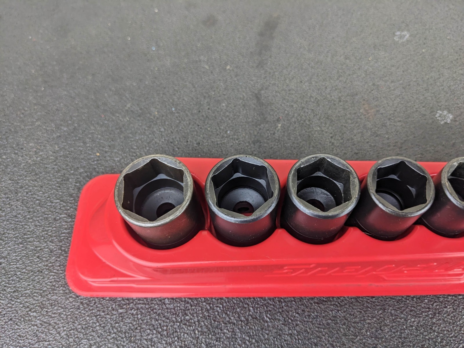 #bo717 Snap-on 210IMFSYA 5/16″-7/8″ 3/8″ Drive 6pt Semi-Deep Impact Socket Set