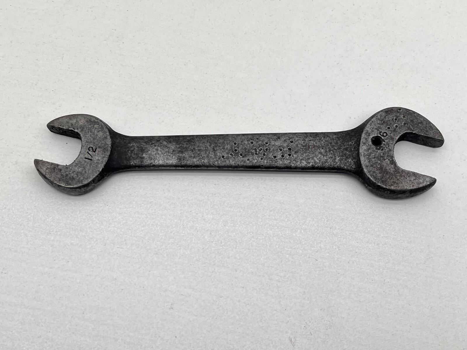 1 Lot of 4 Vintage Wrenches 1/2-5/8, 1/2-9/16, 3/8-5/16, 1/2-7/16