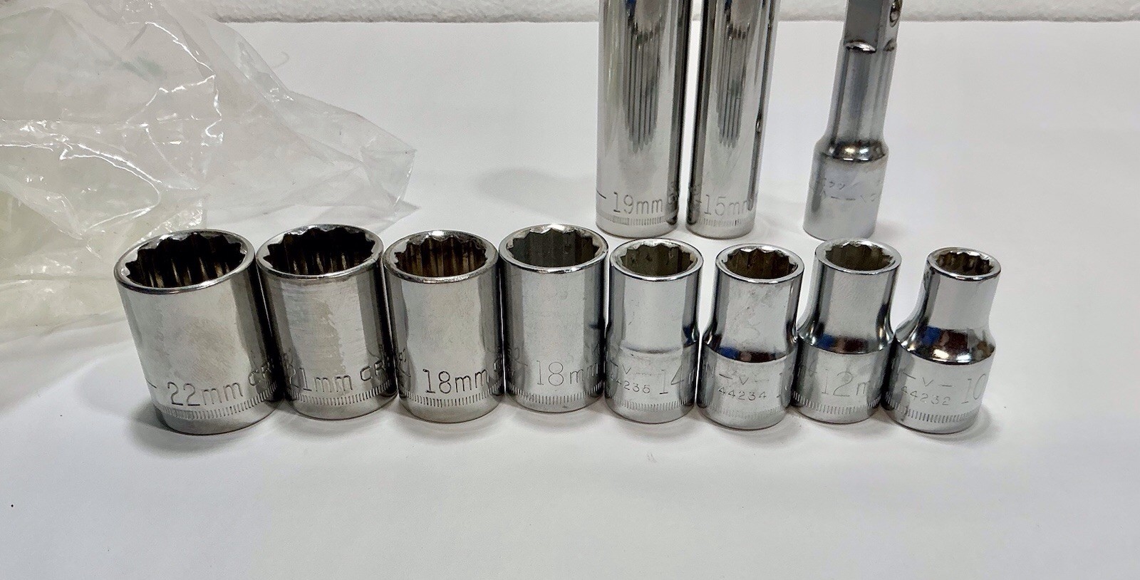 Lot 38 Asst. Craftsman Metric Sockets 1/2″ 3/8″ 1/4″ Drives & 2 Extensions -READ