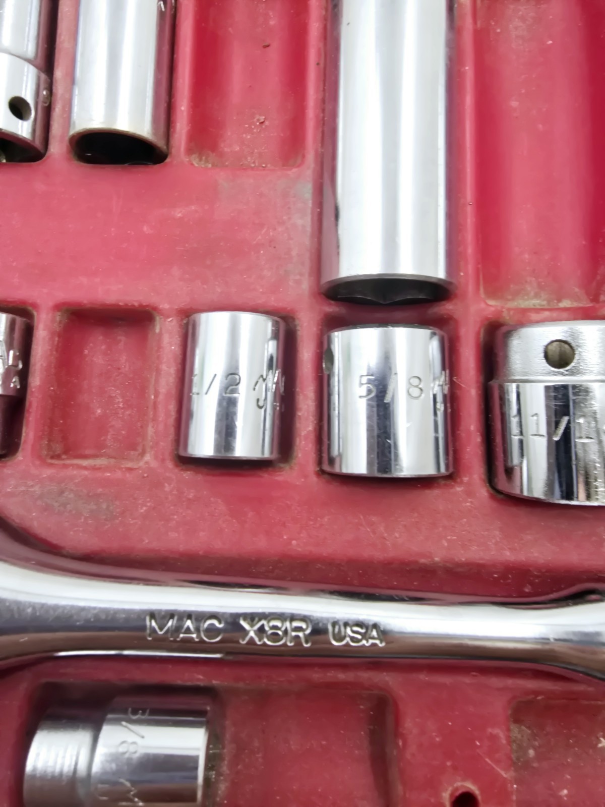 MAC Tools X8R 3/8″ Drive Ratchet And Miscellaneous Sockets