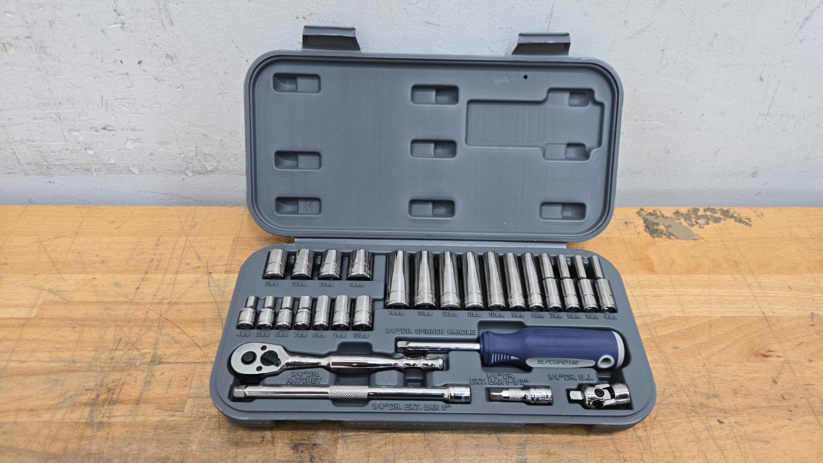 Blue Point BLPGSSM1427, 1/4″ Drive Metric Socket Set, 27 Piece w/ Case